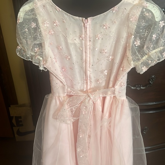 Beautiful girls dress in a size 12..... - Picture 9 of 13